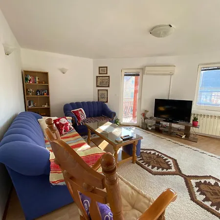 Cherry Hill Apartment *